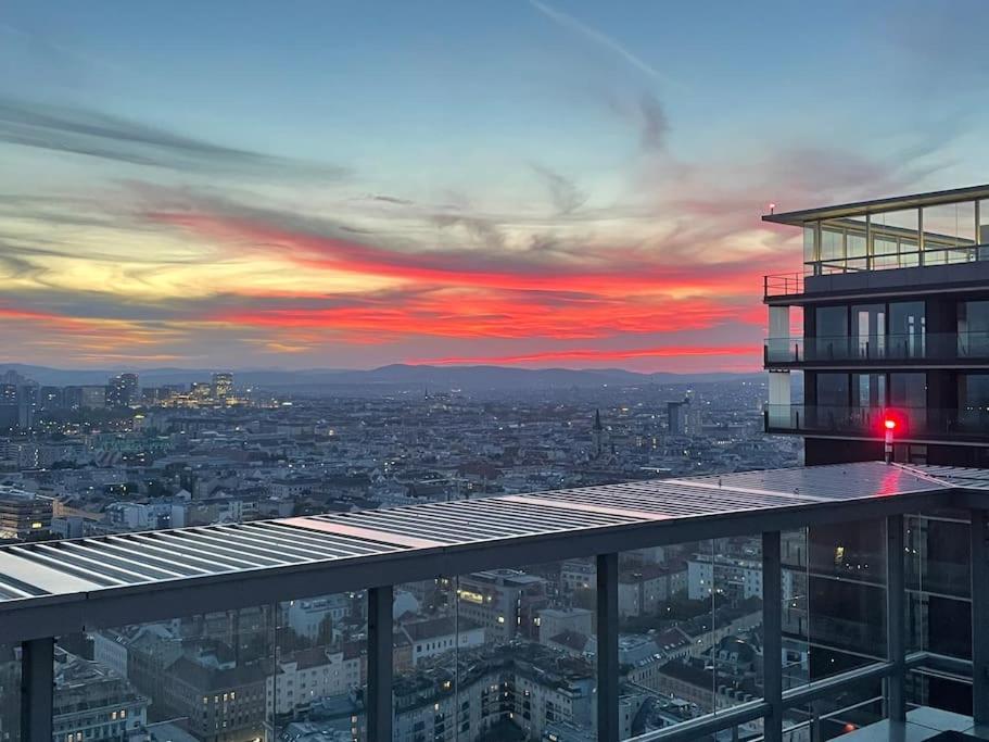 The High-Rise Condo With Pool Wenen Buitenkant foto